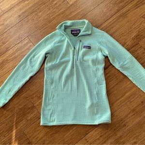 Patagonia 1/4 Zip Fleece. Color Light Green. Size XS